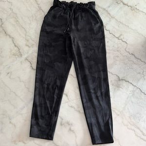 Lululemon jogger camo print